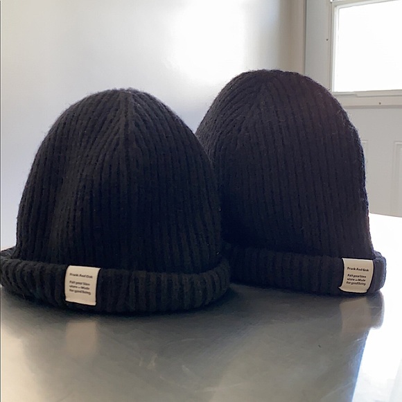 Frank & Oak black fitted beanies - Picture 4 of 4